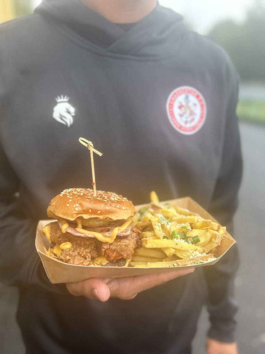 marlowes_chad's tweet image. New arrival 🤝🍔
The ultimate prestige burger, part of a new partnership with ‘Prestige Allparts Ltd’ - Independent Mercedes-Benz specialists.
The Allparts Burger includes a smashed patty, fried chicken steak, bacon and hash brown. Find us at @ChaddertonFC