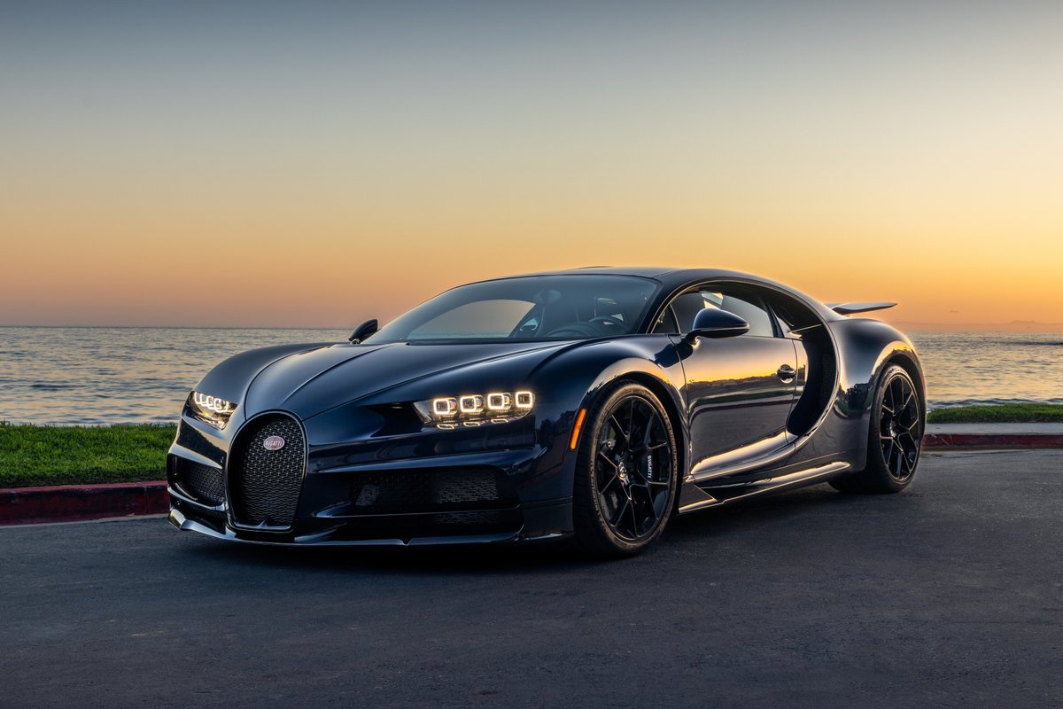 Bugatti's tweet image. The CHIRON, framed by the golden hues of the California sunset. 420 km/h. Excellence and comfort in its purest form.
#BUGATTI #CHIRON