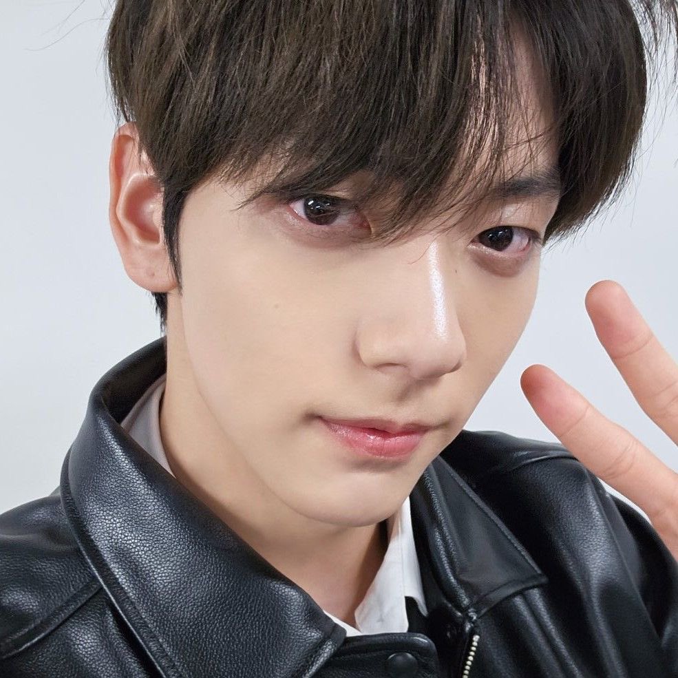 giakiyo's tweet image. two watermelon lovers
#MOASD #MSD #MoaSelcaDay #TXT #TOMORROW_X_TOGETHER #SOOBIN