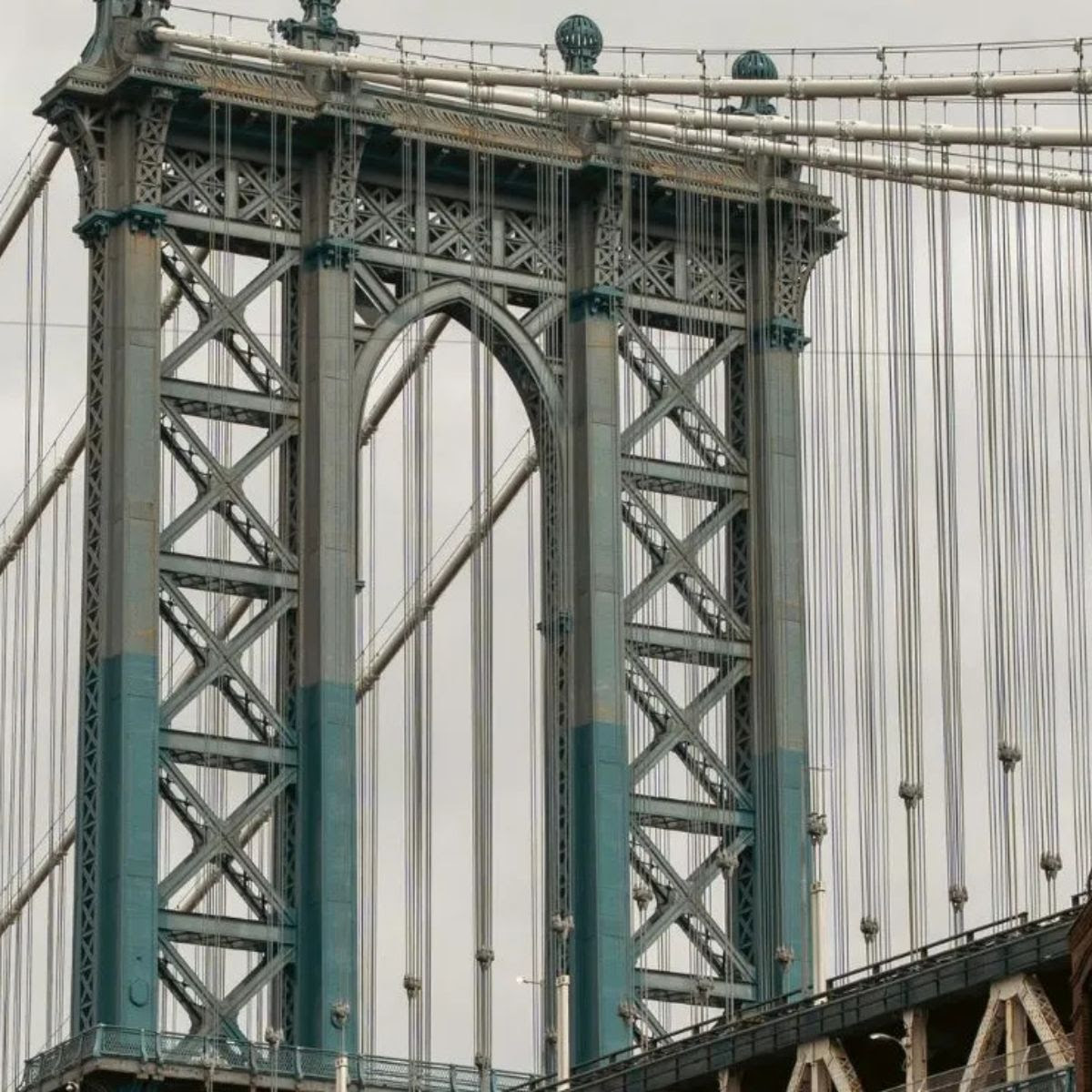 Bad Bunny’s “Nuevayol” video was directed by Dominican-American photographer and director Renell Medrano (BFA Photography '15). Medrano’s journey into photography began at just 14, when she picked up her mother’s camera to document family and friends. hiplatina.com/bad-bunny-nuev…