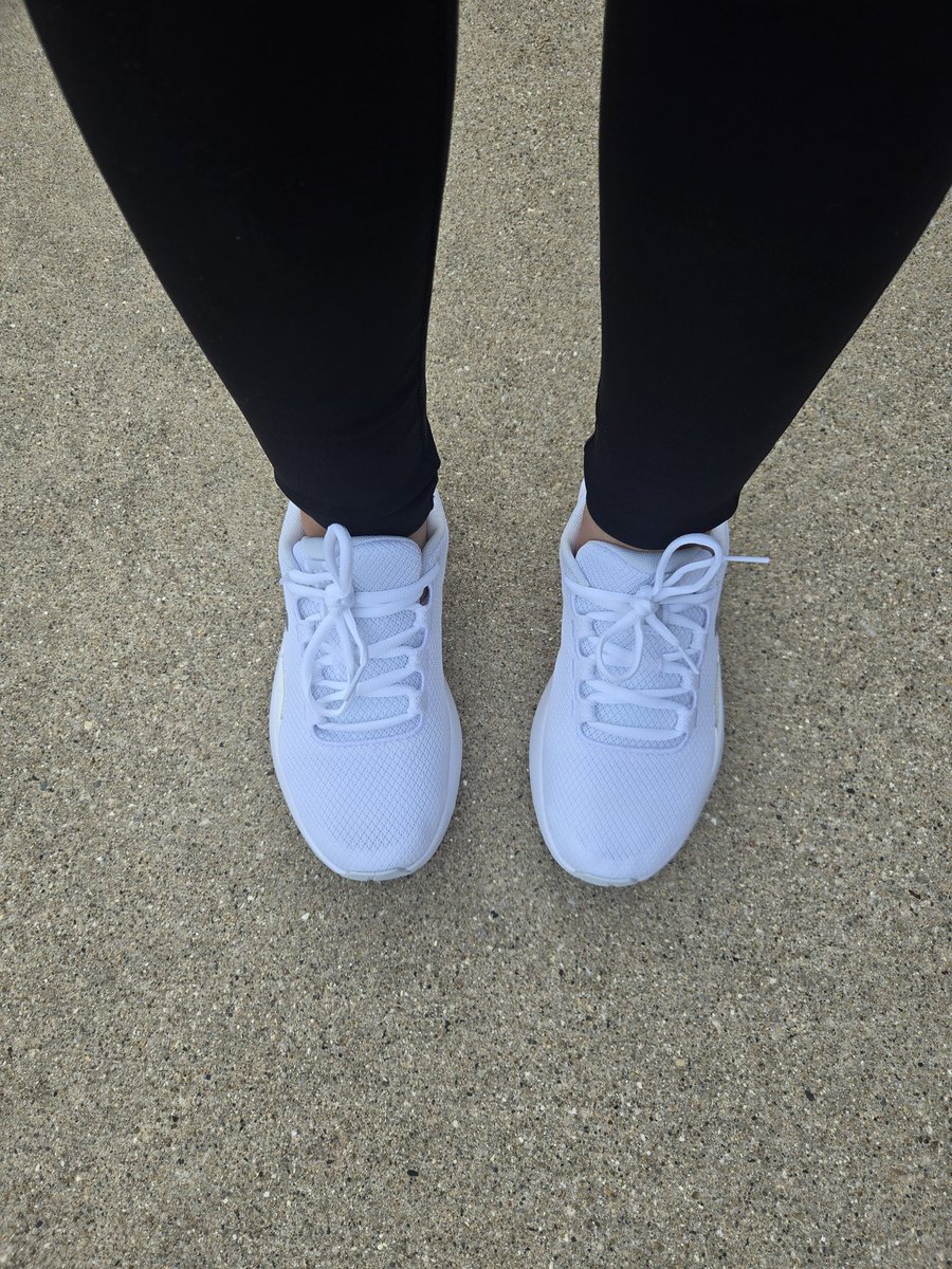 jacialyn_'s tweet image. Hubby's helping me improve my shoe collection ✨️🤍
@_MetimesThree_