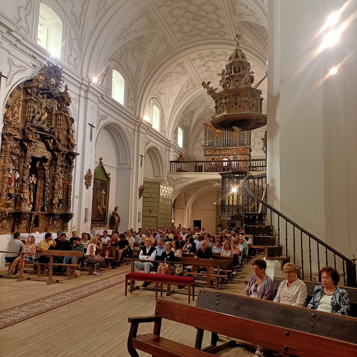 🎹La Ruta del Órgano se inauguró ayer con el organista Ángel Montero, celebrando los 300 años del órgano de la iglesia de Sangarcía. Un viaje musical a través del tiempo, creando una atmósfera que unió pasado y presente.

🎟La Ruta continua hoy con el concierto de Bine Bryndorf.