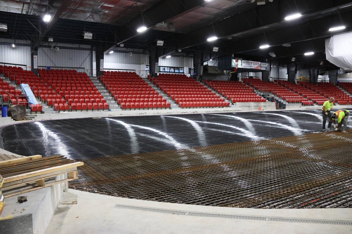 AttackOHL's tweet image. Here's another update of the rink as construction continues at the #bayshorearena!🐻
#AlwaysAttack | #owensoundattack