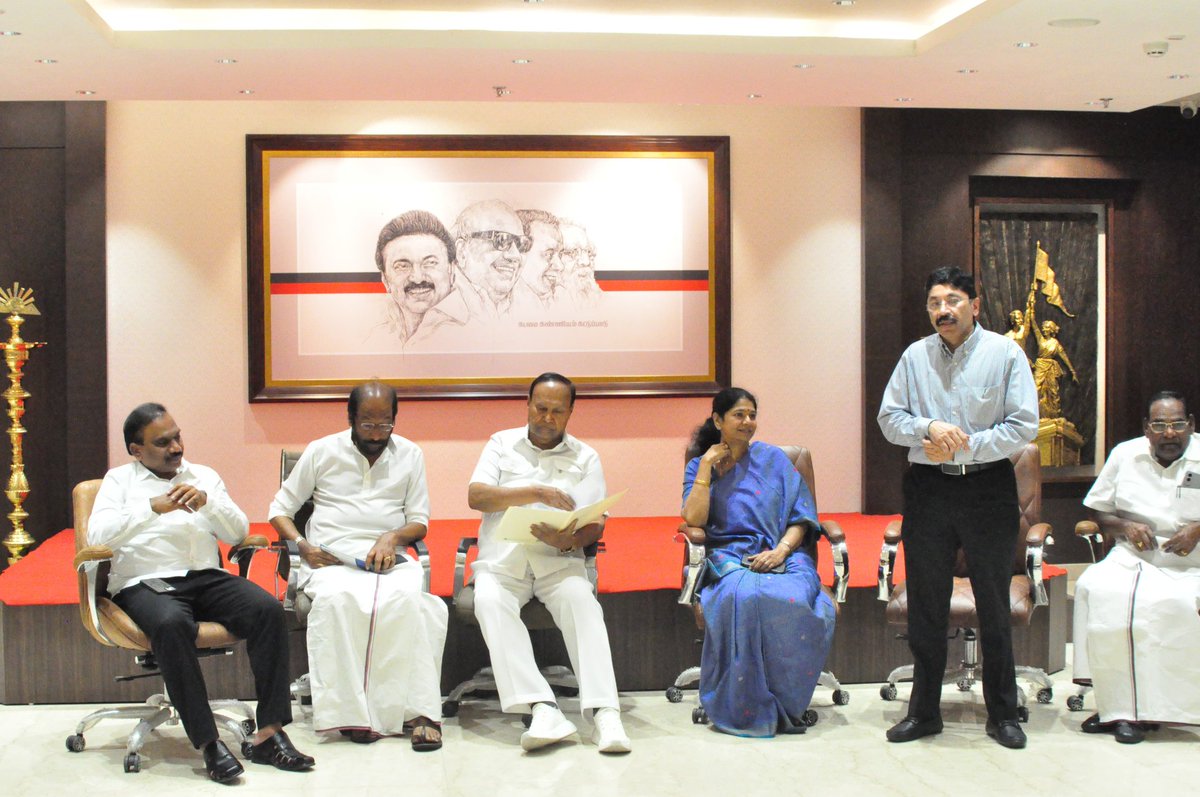 KanimozhiDMK's tweet image. இந்த ஆண்டின் நாடாளுமன்ற மழைக்கால கூட்டத்தொடர் தொடங்கியுள்ளதையொட்டி, இன்று டெல்லியில் உள்ள அண்ணா-கலைஞர் அறிவாலயத்தில் நடைபெற்ற, தி.மு.க நாடாளுமன்ற உறுப்பினர்கள் குழு ஆலோசனைக் கூட்டத்தில் கலந்துகொண்ட போது.
#DMKinParliament