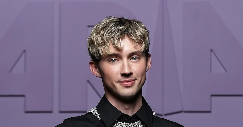 instinctmag's tweet image. Troye Sivan’s Tan Line Has the Internet Sweating dlvr.it/TM2HgT #troyesivan #MATURECONTENT #thirstraps