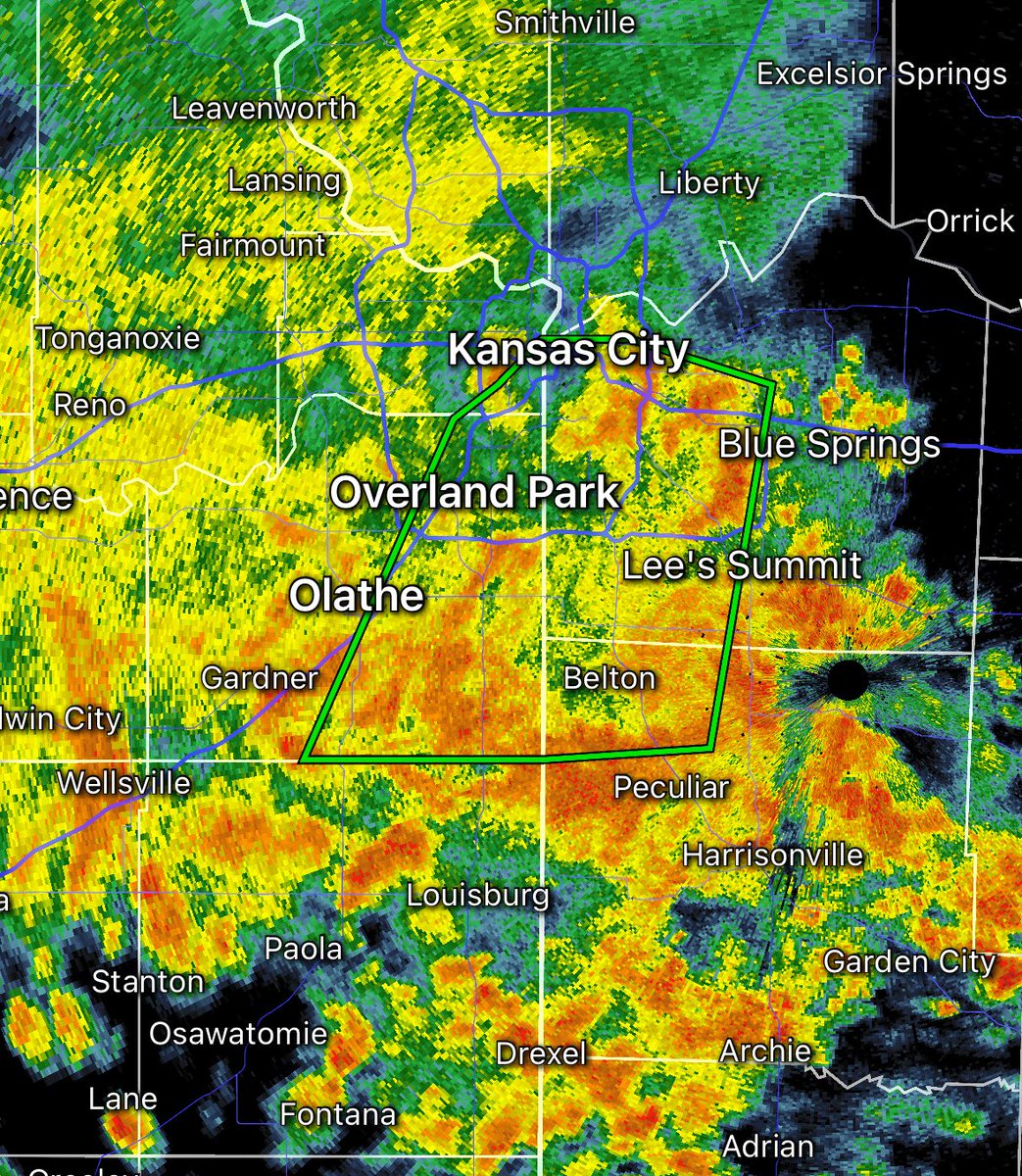Hawyeee04's tweet image. Kansas City the type of city to say we ain’t gonna rain for 3 weeks then give us a foot of rain in 2 nights 😂 Heavy rain and flash flooding is occurring over the metro. My house is approaching 2.5 inches so far this morning. Got 8.75 inches from the round a few nights ago. #kswx…