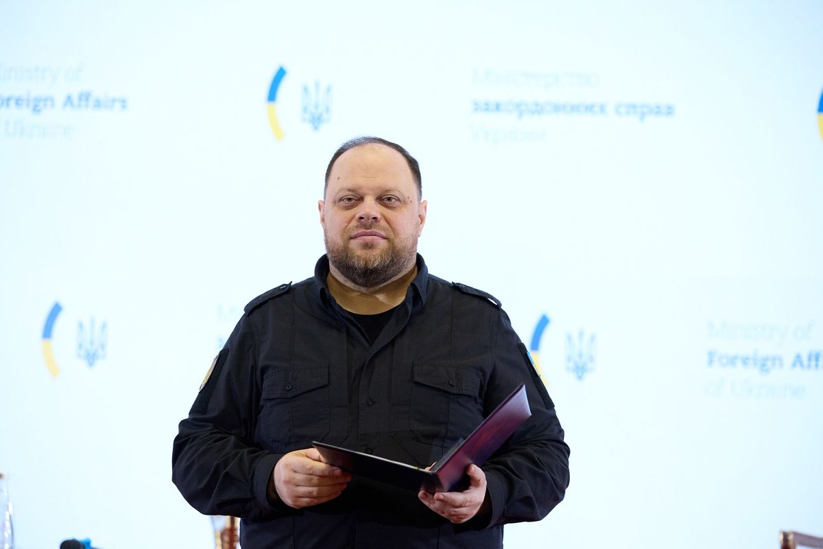 r_stefanchuk's tweet image. Взяв участь у нараді керівників закордонних дипломатичних установ України, яка цьогоріч проходила під гаслом «Від сили дипломатії до дипломатії сили».
Подякував українським дипломатам за щоденну, подекуди непомітну, але стратегічно важливу роботу. Саме завдяки злагодженій…