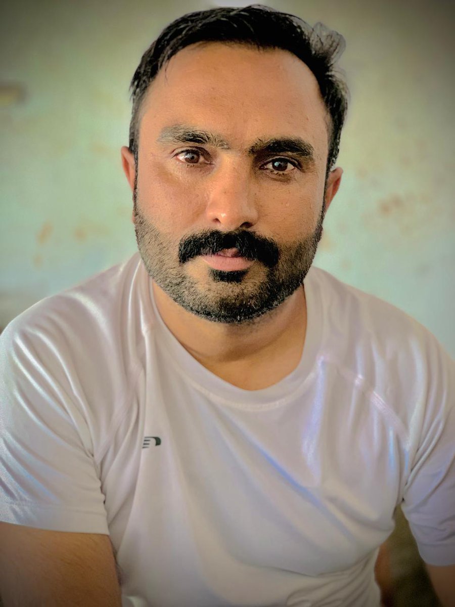 اداکاری بڑا دکھ دے رہی ہے❣️
❤️میں سچ مچ مسکرانا چاہتا ہو

(خواجہ)