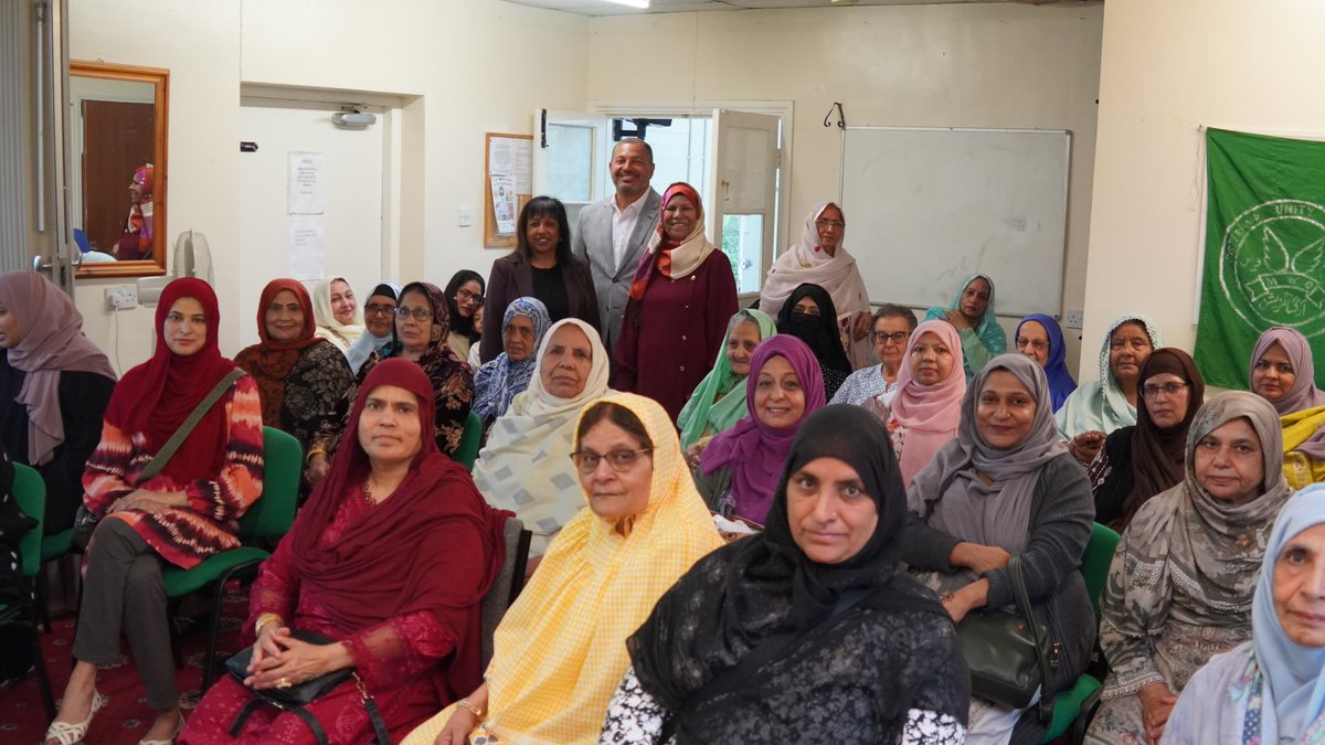 NottsOPCC's tweet image. 🙌 Nottinghamshire PCC Gary Godden and his Deputy @AngelaKandola recently visited Nottingham’s Muslim Women’s Organisation, to further enhance Community Cohesion and empower those in attendance to have the confidence to report should they become a victim of hate crime.