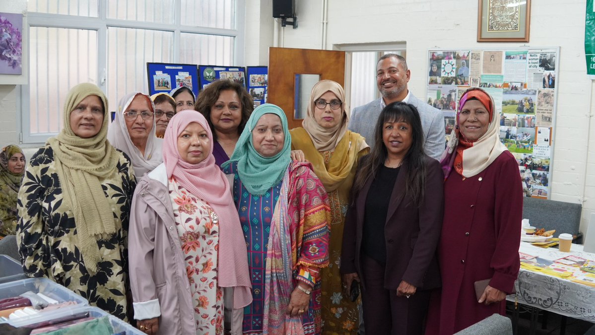 NottsOPCC's tweet image. 🙌 Nottinghamshire PCC Gary Godden and his Deputy @AngelaKandola recently visited Nottingham’s Muslim Women’s Organisation, to further enhance Community Cohesion and empower those in attendance to have the confidence to report should they become a victim of hate crime.