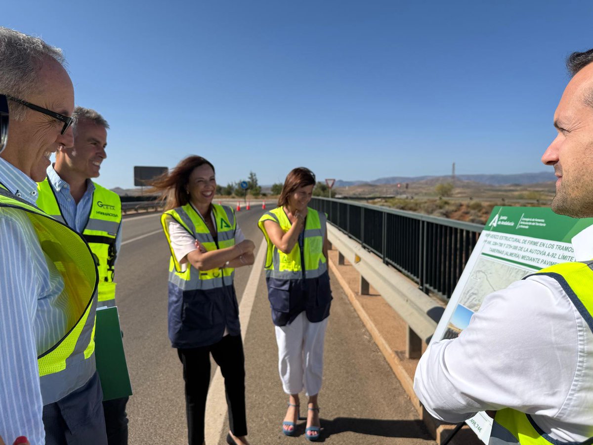Rocío Díaz Jiménez (@rocio_diazj) on Twitter photo En el Gobierno de <a href="/JuanMa_Moreno/">Juanma Moreno</a> estamos haciendo una inversión sin precendentes en nuestra red viaria.
Hoy comenzamos la renovación del firme de la A-92 en la provincia de #Almería.
Invertimos 4,5 millones en esta actuación en la que se aplicarán asfaltos sostenibles #Masai. En el Gobierno de <a href="/JuanMa_Moreno/">Juanma Moreno</a> estamos haciendo una inversión sin precendentes en nuestra red viaria.
Hoy comenzamos la renovación del firme de la A-92 en la provincia de #Almería.
Invertimos 4,5 millones en esta actuación en la que se aplicarán asfaltos sostenibles #Masai.