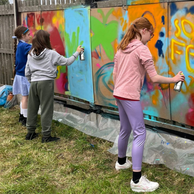 As part of the #SOFestival week-long Community Programme, IMAGESKOOL hosted a community art event at Sherwood Youth &amp; Community Hub 

Locals of all ages contributed words of love for Mablethorpe, now featured in a vibrant art wall on display at the Sherwood Fields Community Hut