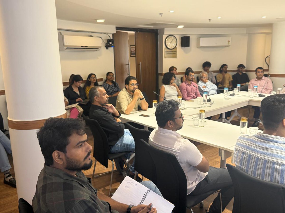 CSEP_Org's tweet image. Why is India’s female labour force participation still so low? 📉Shishir Gupta & Aalhya Sabharwal at a recent Brown Bag presentation highlighted it’s not just about education or social norms, demand for women’s work matters too. Policies must address both supply and demand to…