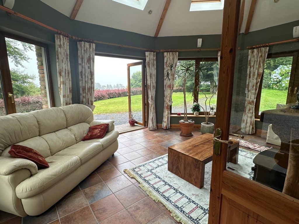 THEHomeshareIE's tweet image. 🚨 Opportunity Alert: Female Sharer Only! 🚨
🏡 Looking for a peaceful, affordable home in beautiful East Cork?
Here's your chance! Share a spacious rural house just 1km from Killeagh with an independent older lady seeking friendly company and the reassurance of not living…