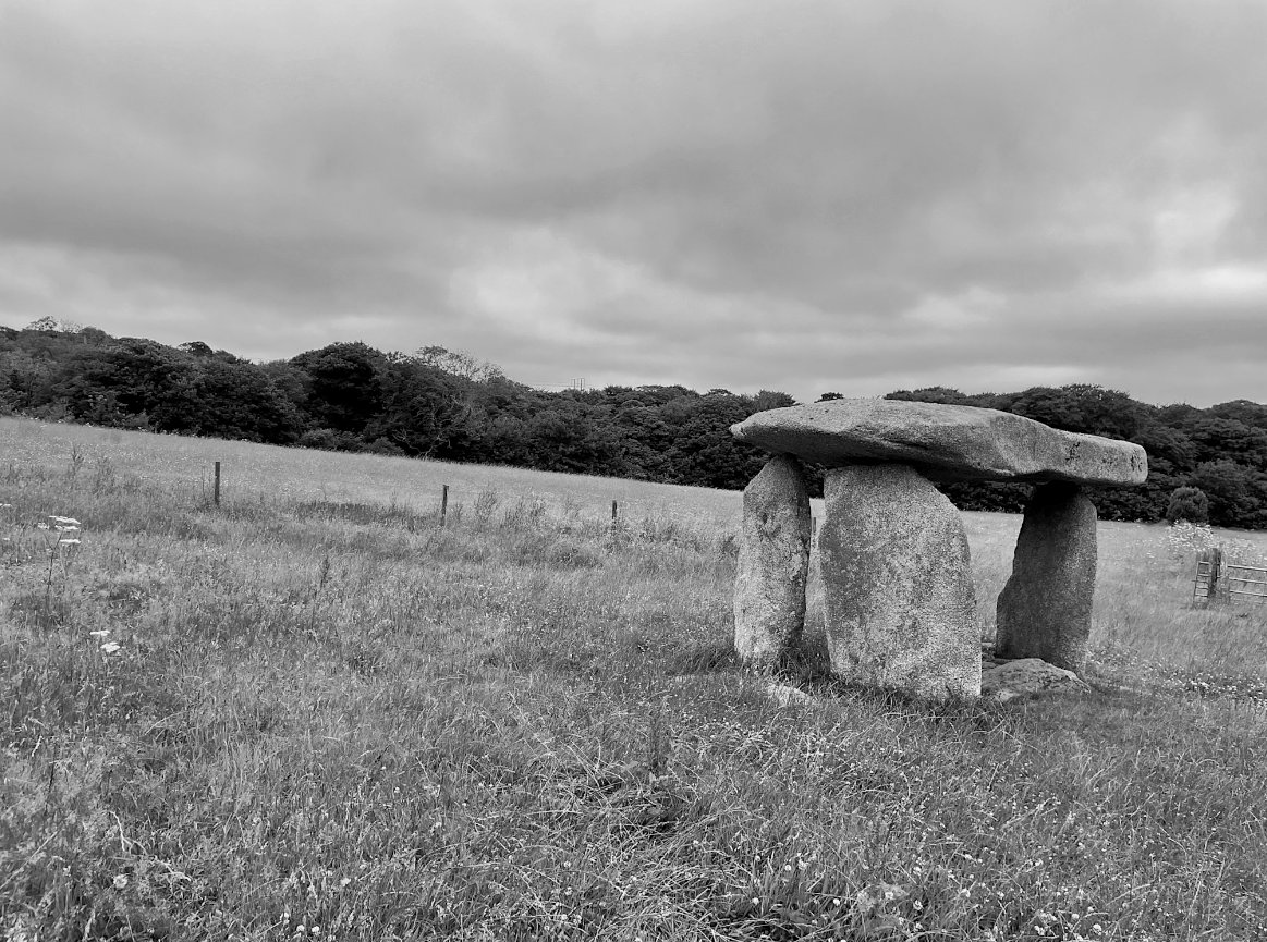 HooklandGuide's tweet image. Even those stones and portal tombs egregiously described as 'minor' have the lithic gravity to pull visitors from the orbits of their lives and into cowshit-carpetted fields. The Long Neolthic's power to transform folk in stone pilgrims is mighty. – Dr. K. Brophy #StandingStones