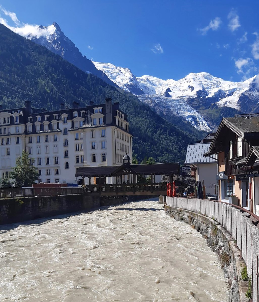 subfossilguy's tweet image. Mt Blanc from Chamonix this morning! 😍
Almost 4km vertical distance! 🏔️
This seemingly unchanging glacial landscape recently undergone huge changes due to recent summers record-breaking ice melts 🔥
Never thought I'd witness such a rapid collapse!
📷@lomdumtblanc.bsky.social