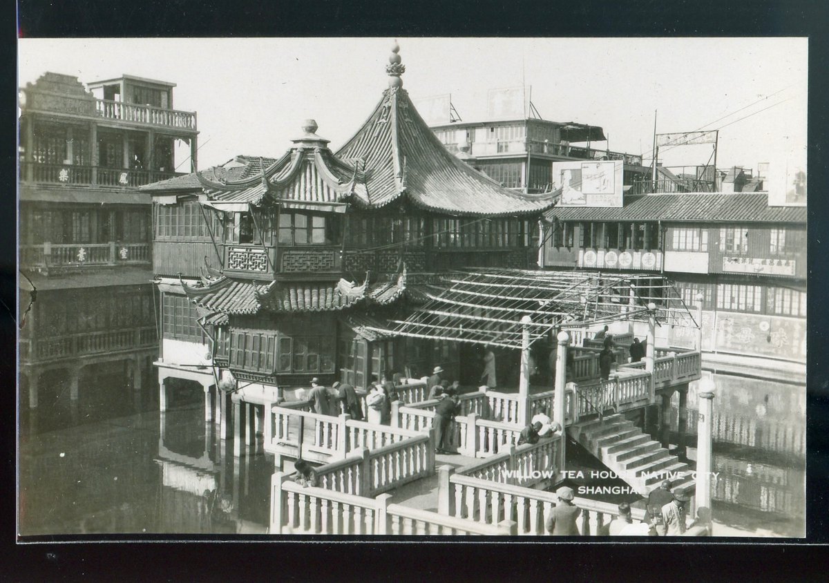 MOFBACN's tweet image. The famous tea house in the Old Town of Shanghai, China. On the right several advertisements can be seen incl. for what appears to be Ajino-haha (味の母), which translates to "Mother of Taste" and is a Japanese brand of mirin, a type of rice wine used for cooking.