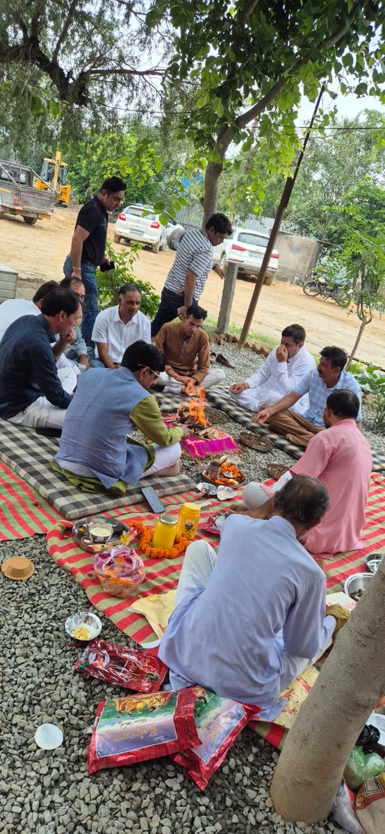 आज चौकड़ी (सीकर) में मेरे प्रिय भांजे राज अहलावत के नवीन उधोग विशाल स्टोन एंड माइंस का उद्धघाटन किया।
आपके इस उधोग की सफलता एवं  सपनों को साकार करने के लिए ढेर सारी बधाई और शुभेच्छा! 🚀