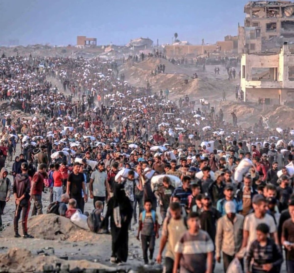 Bugünün suskunluğu yarının utanç belgesi olacak.
#GazzeAçlıktanÖlüyor