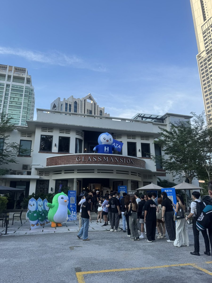 kristintto's tweet image. ready to meet penguusss