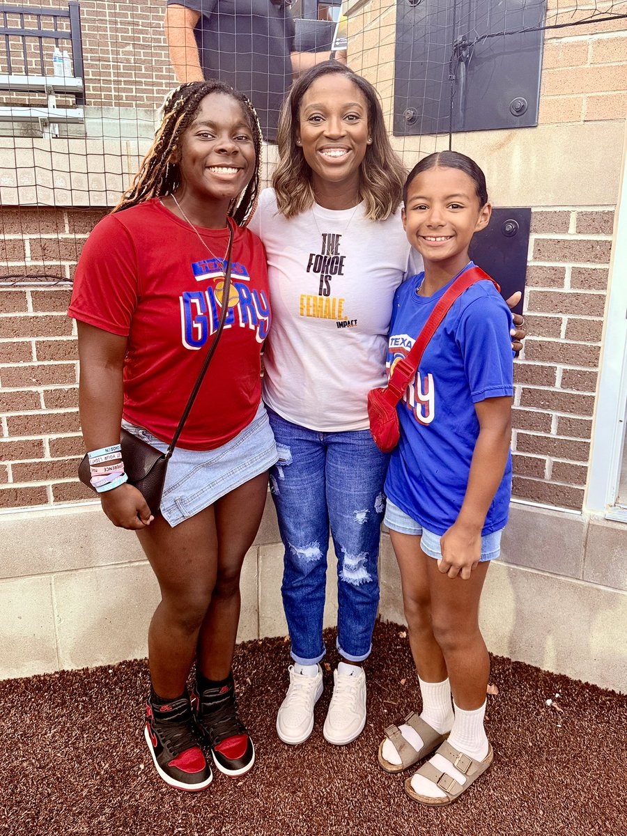 _avarose13's tweet image. Me and my cousin got to meet the @ImpactGoldOrg GREATSSS at the All Star game!!!🥹🦾🦾 @KcJackson00 @jazzvesely
💙💙💙