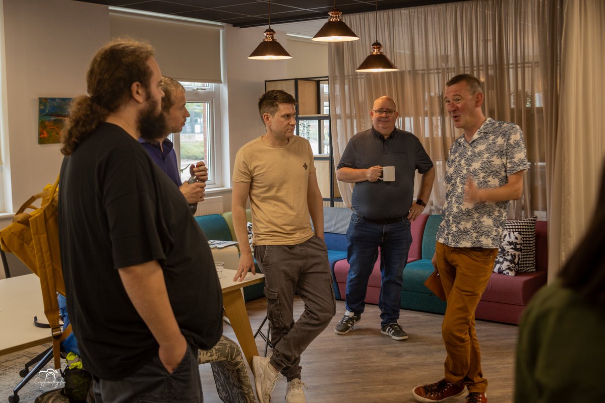 hullfrontend's tweet image. Yorkshire Dev Social moments you won’t want to miss…
Thank you so much for joining us at the Yorkshire Dev social, your presence made a difference - what a fabulous evening.
It was great to see around 30 people in attendance, Derby, Wakefield, York, Hull, Grimsby, Beverley