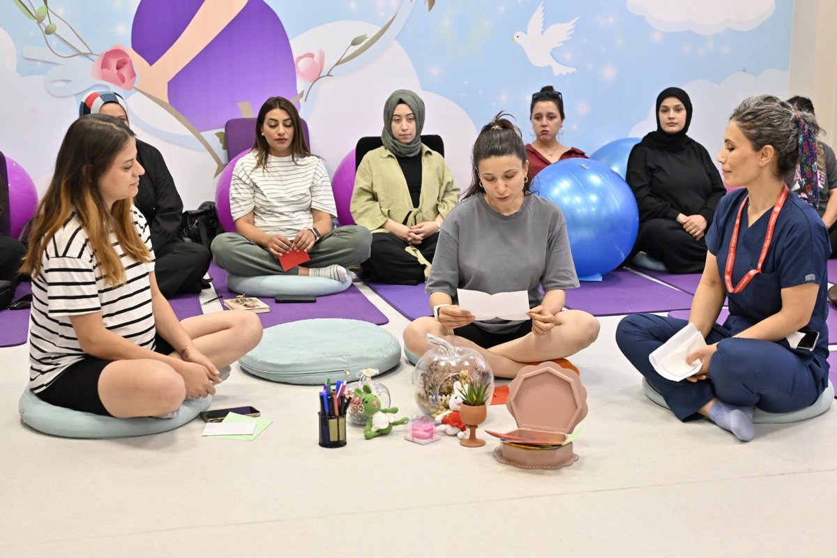 Gebe Okulumuzda “Bebeğime Mektup” Etkinliği Gerçekleşti

Hastanemiz Kadın Hastalıkları ve Doğum Hastanesi Gebe Okulu bünyesinde düzenlenen temmuz ayı etkinliğinde, anne adaylarımız duygularını kalemle buluşturdu.