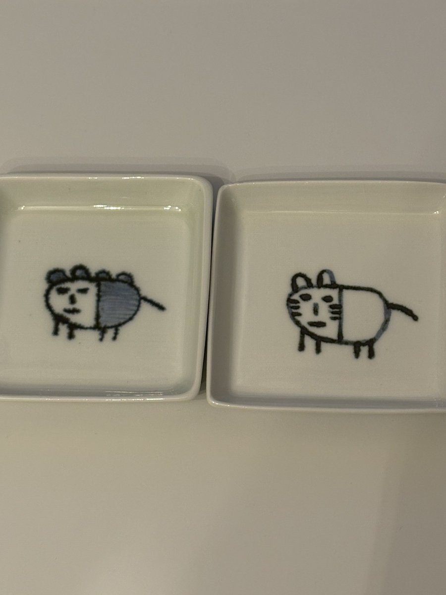 yuma_rose's tweet image. バスルームにあったソープディッシュがかわいくて、夜中にこれを見つけて悶絶していました。

しょうぶ学園という障害者支援センターの方の作品だそう。

フロントにお願いしてお部屋のものと、物販で売られていた2つを買ってきました。

#acehotel

↓