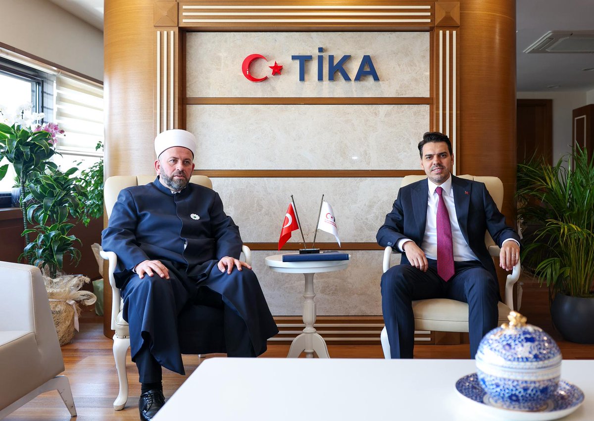 RifatFejzic's tweet image. Čast mi je da u #Ankari posjetim prijatelja, novoimenovanog prvog čovjeka @Tika_Turkiye gospodina @abdullah_eren. Neka je srećno i berićetno. 🇲🇪🤝🇹🇷
Bugün #Ankarada dostum @abdullah_eren, @Tika_Turkiye Başkanı ziyaret etim.
Hayılı ve bereketli olsun inşallah sayin Başkanım.