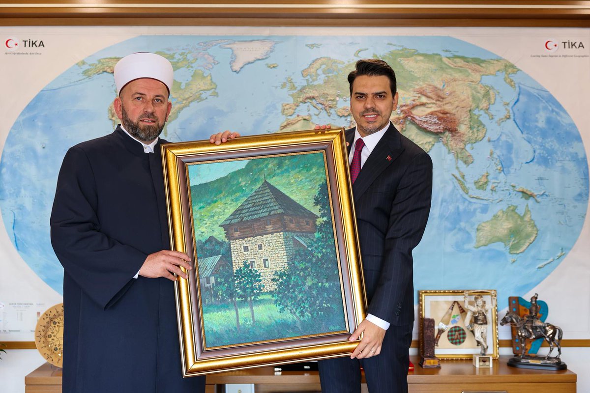 RifatFejzic's tweet image. Čast mi je da u #Ankari posjetim prijatelja, novoimenovanog prvog čovjeka @Tika_Turkiye gospodina @abdullah_eren. Neka je srećno i berićetno. 🇲🇪🤝🇹🇷
Bugün #Ankarada dostum @abdullah_eren, @Tika_Turkiye Başkanı ziyaret etim.
Hayılı ve bereketli olsun inşallah sayin Başkanım.