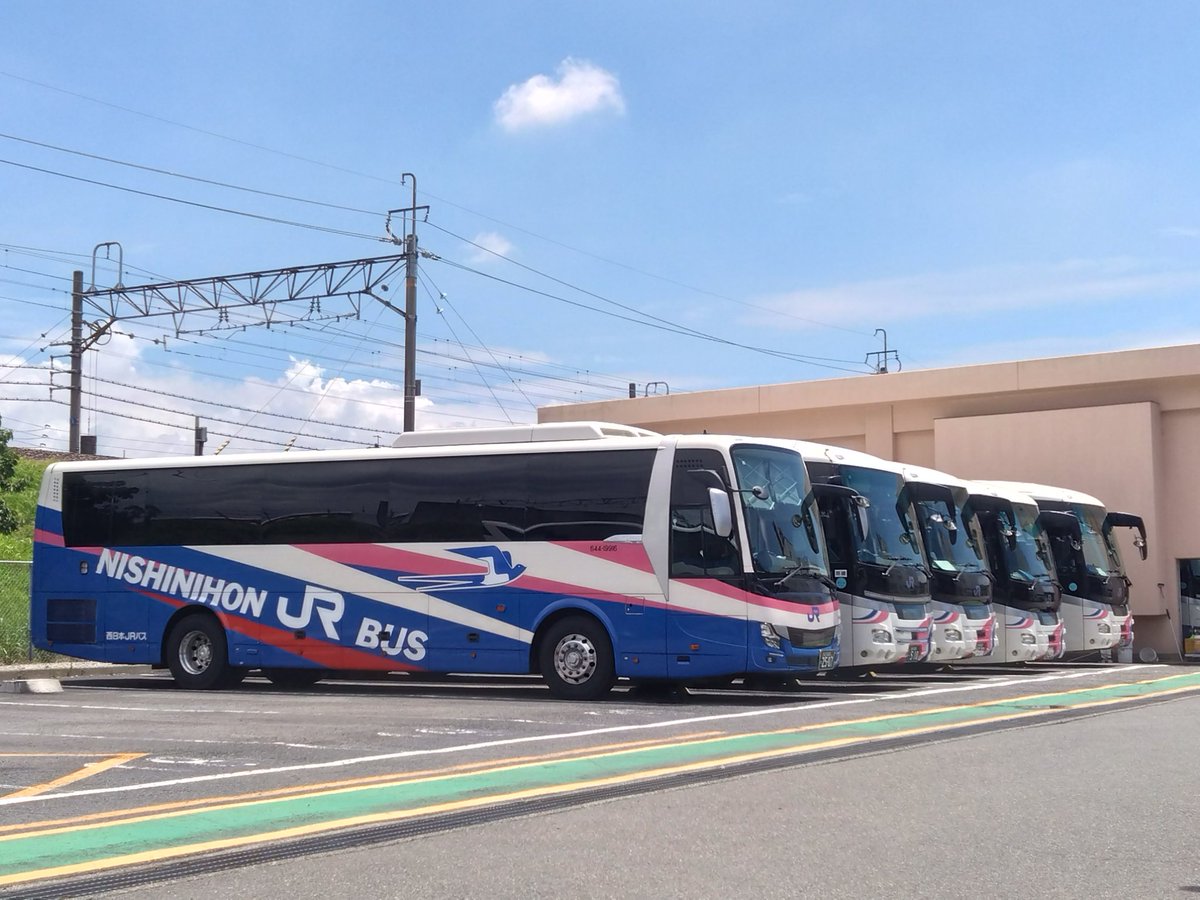 E485E189's tweet image. とりあえず家につきました。JR東海バスの撮影会に当選し、移動をどうしようとギャラクシー号大阪行きの座席表を見たらちょうどV8エアロキング322号車ではないですか〜😍ってから決めた行程で結局ヘロヘロになりましたとさwてなことで皆様、ポストにお付き合い頂きありがとうございました🙇