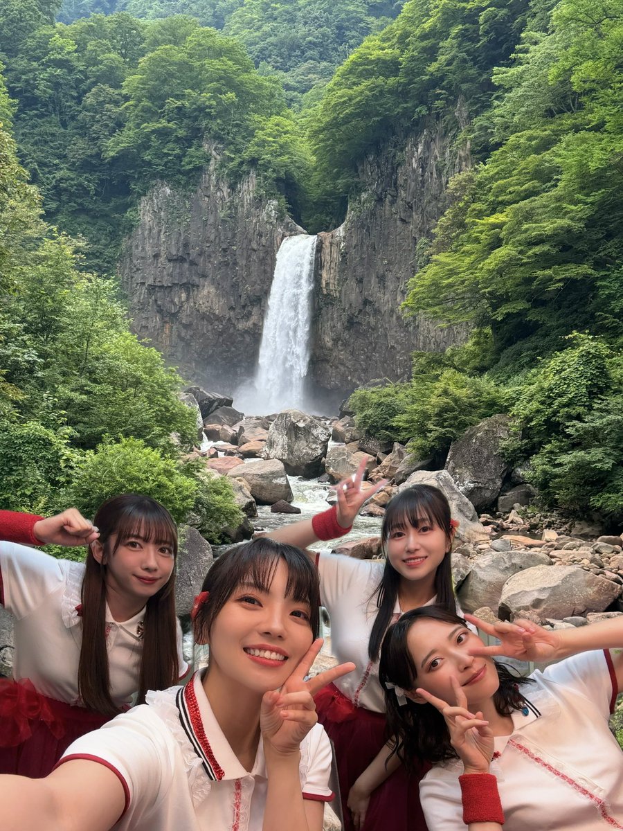 #TOKYONIGHTCRAB 🦀

千秋楽無事に終わりました〜！
オムニバスコント！ということで、笑って元気になってもらえていたら嬉しいです！

最後に、鉄鎖牢ちゃんから喝KATSU！のみんなで滝行に行った時の写真をもらったので載せておきます！✨

連日のご来場ありがとうございました！