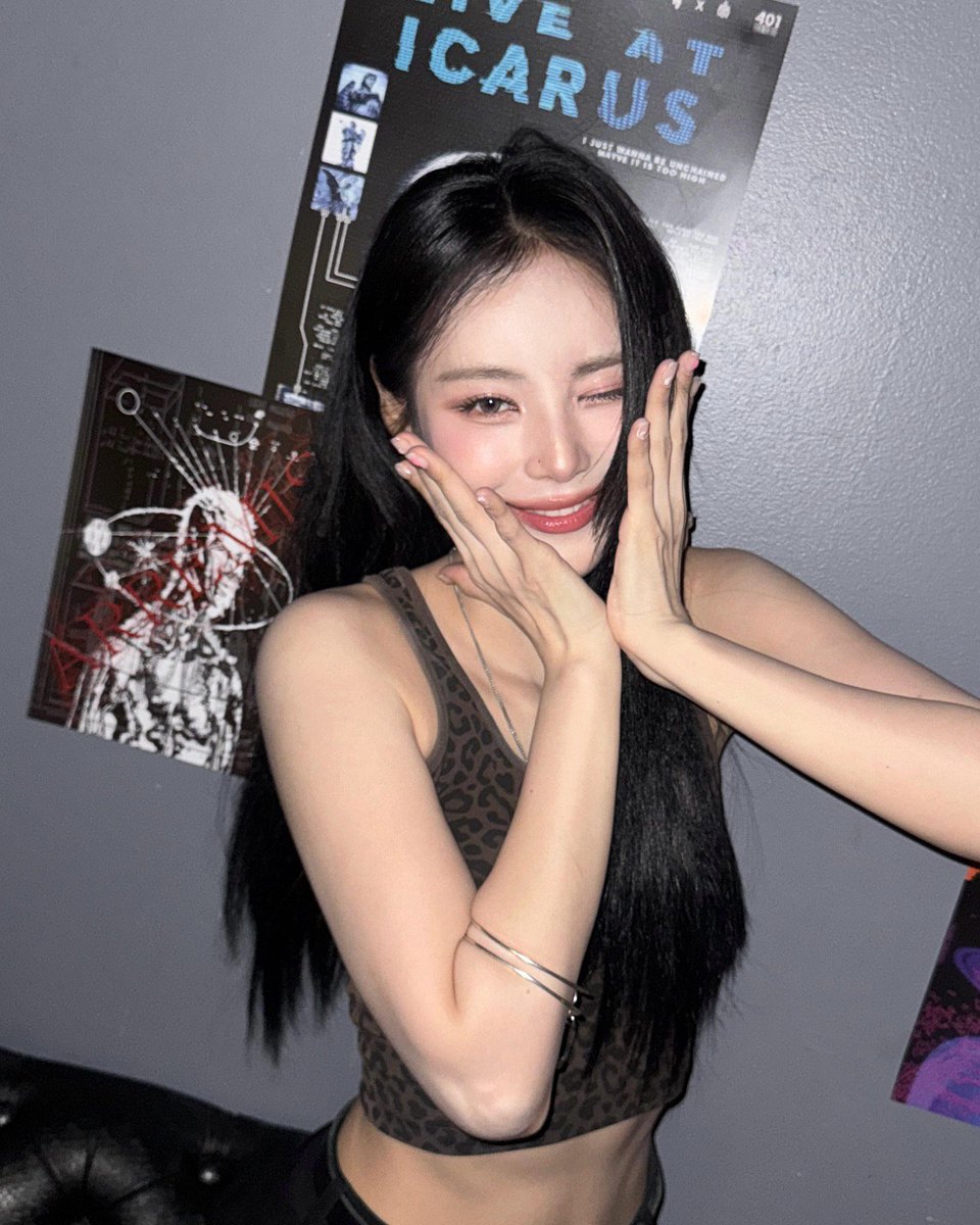 loonaboard's tweet image. out of this world