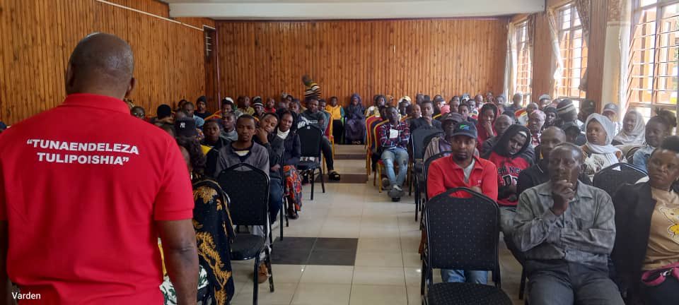 Leo tarehe 21/07/2025 Naibu Katibu Mkuu Bara Mhe Benson Kigaila akiongoza kikao cha Viongozi na Wagombea Mkoa wa Iringa.
#PigaKuraYaUkombozi
#CHAUMMA4CHANGE