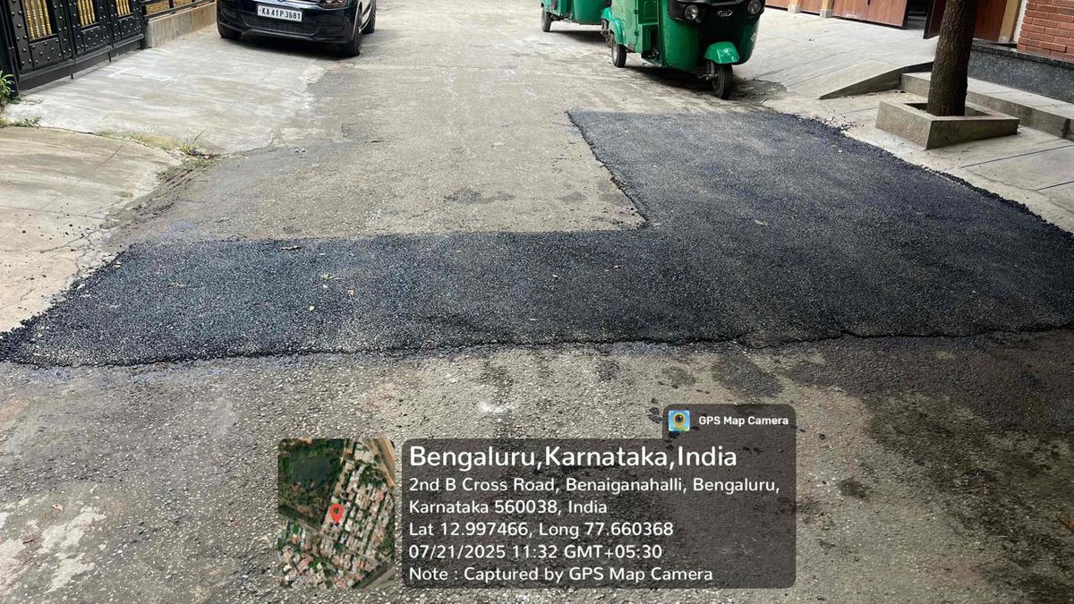 Pothole filling work is underway at Ward 109, Bennaganahalli in CV Raman Nagar Division, #East Zone to ensure safer and smoother roads for commuters. 

#BBMP #RoadMaintenance #EastZone #BBMPCares #DKShivakumar #bbmpchiefcommissioner
