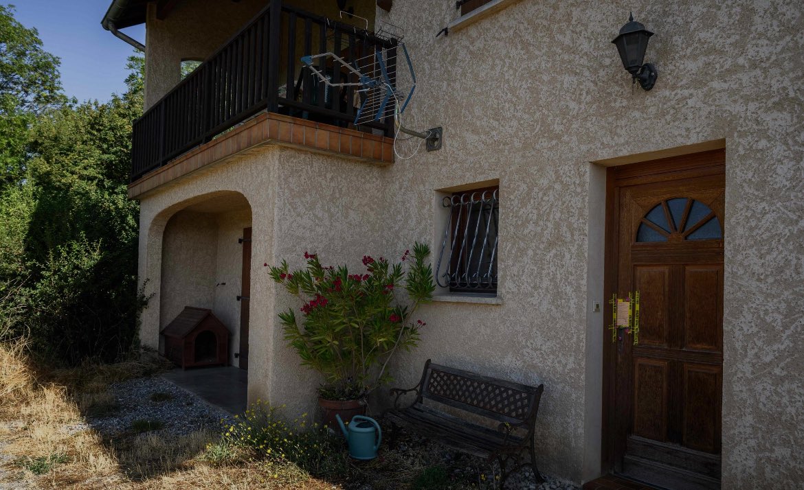 360actufr's tweet image. 🚨🇫🇷 FLASH INFO | Trois corps retrouvés dans les Hautes-Alpes : Les premiers éléments de l&apos;enquête sur cette découverte à La Bâtie-Neuve ont mis en lumière la possibilité d&apos;un double homicide par balle, suivi du suicide de l&apos;auteur.