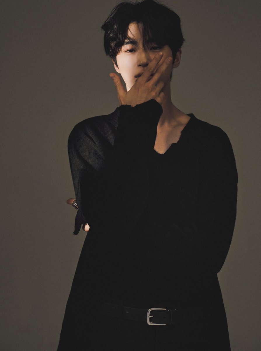 bewithyou_SG's tweet image. ✨Bringing back my Fav GQ shots in 2019 #ByeonWooSeok @GQKOREA
변우석 배우님, 시간이 아무리 흘러도… 여전히 반짝이세요 ✨🩵
#변우석 #ByeonWooSeok