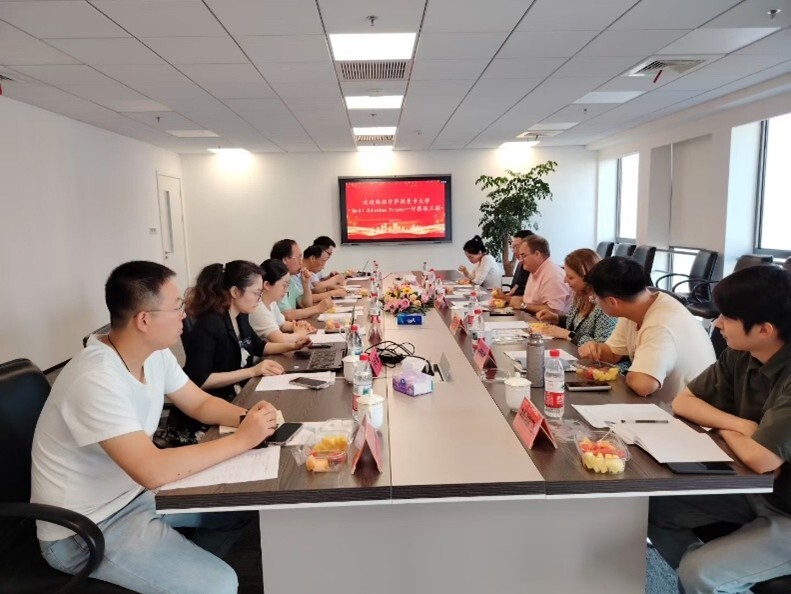 BISITE_USAL's tweet image. 🤩Nuestra compañera @Ana_B_Gil viajó a 🇨🇳 para reunirse con el Grupo Anhui Sanlian
🚘Líderes en transporte inteligente, aunque… también aplican su tecnología al cuidado de las personas #mayores, coincidiendo con uno de los grandes objetivos de #DemIA👵
👉demia.usal.es/es/noticias/de…