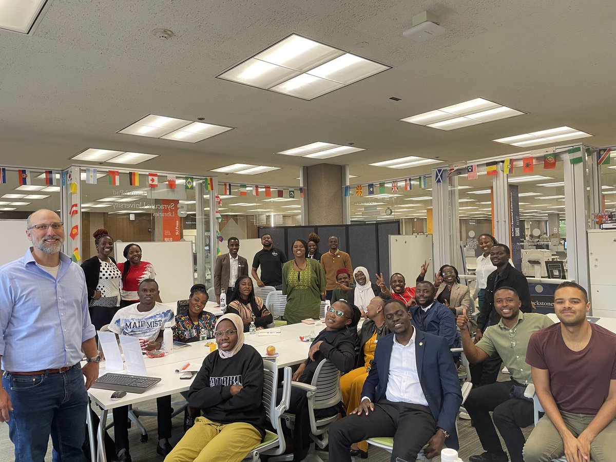 USEmbassyLome's tweet image. ECHOS DE NOS #MWF25 #HaniifahOURONILE, medecin-cheffe du service des urgences au #CHPANEHO, fait son parcours du #MWF25 au @MaxwellSU. Elle élargit son réseau de networking en partageant ses projets, en apprenant des autres, et en tissant des liens. Haniifah s’inspire de la…