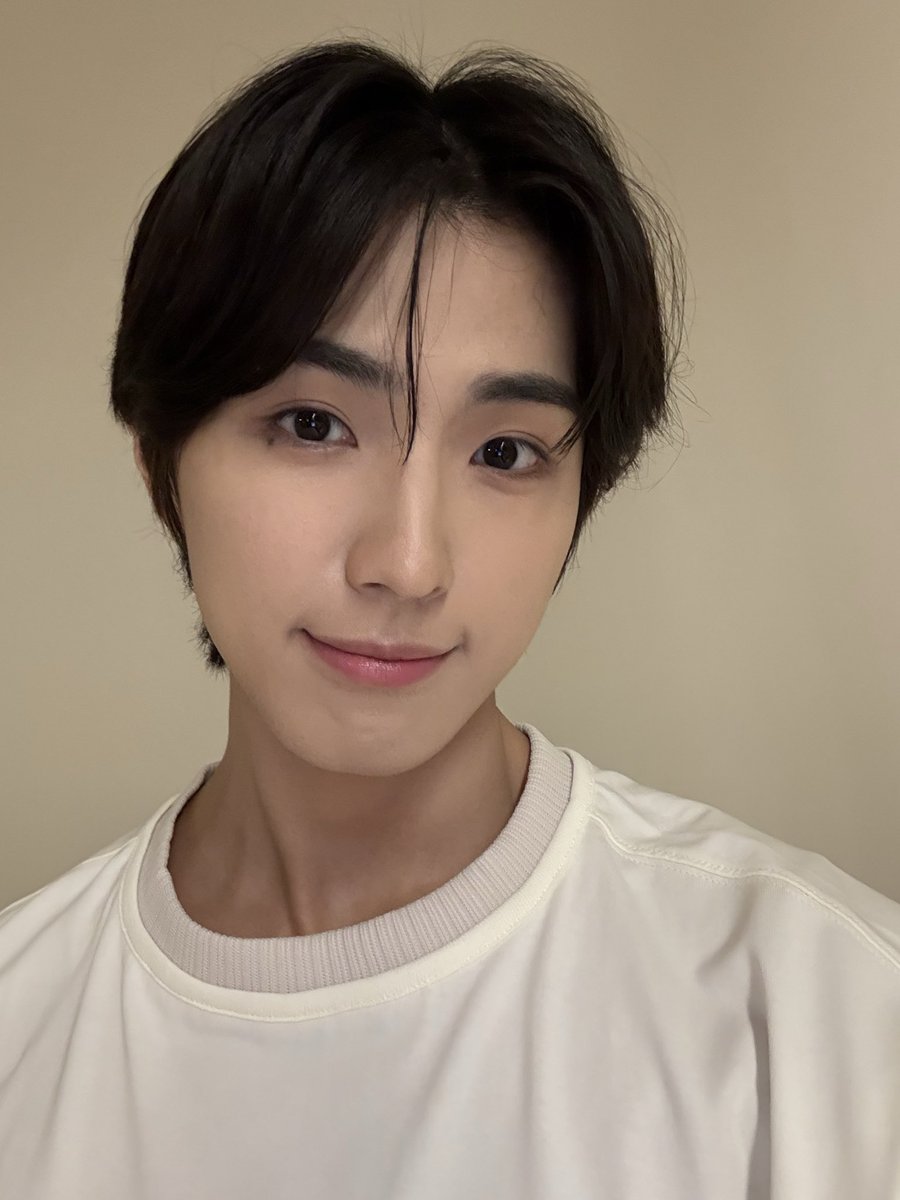 CIX_twt's tweet image. 🤍🖤

#CIX #FIX #용희 #김용희 #ヨンヒ #yonghee 
#월요팅