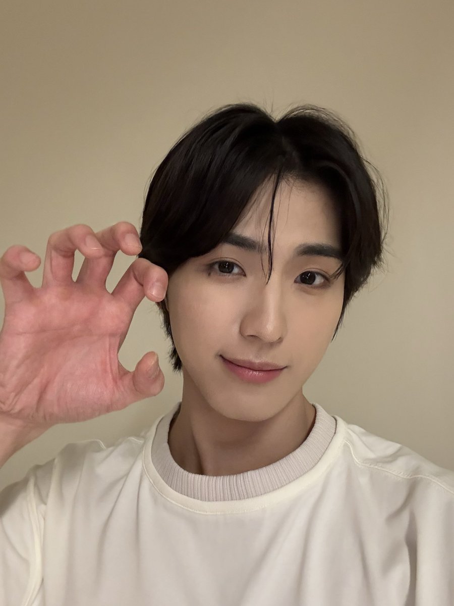 CIX_twt's tweet image. 🤍🖤

#CIX #FIX #용희 #김용희 #ヨンヒ #yonghee 
#월요팅