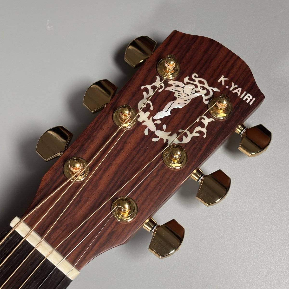 shima_nagakute's tweet image. K.Yairi / SRF-MH1 CE
スプルース単板とマホガニーを採用した島村楽器特注モデルのエレアコが入荷!
重量:1.72kg
軽量ではあるもののしっかり低音がアウトプットされていて非常に扱いやすい個体です!
store.shimamura.co.jp/ec/pro/disp/1/…