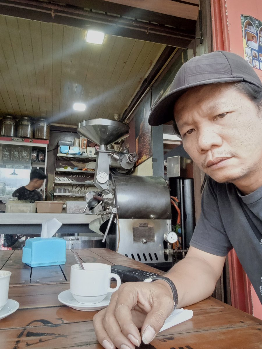 Keyakinan pada sesuatu yg akan mumet pada waktunya itu ternyata benar adanya.

Biarlah begitu.
Dipikir sambil ngopi aja.
😜😅☕☕

Mari Ngopi!/?