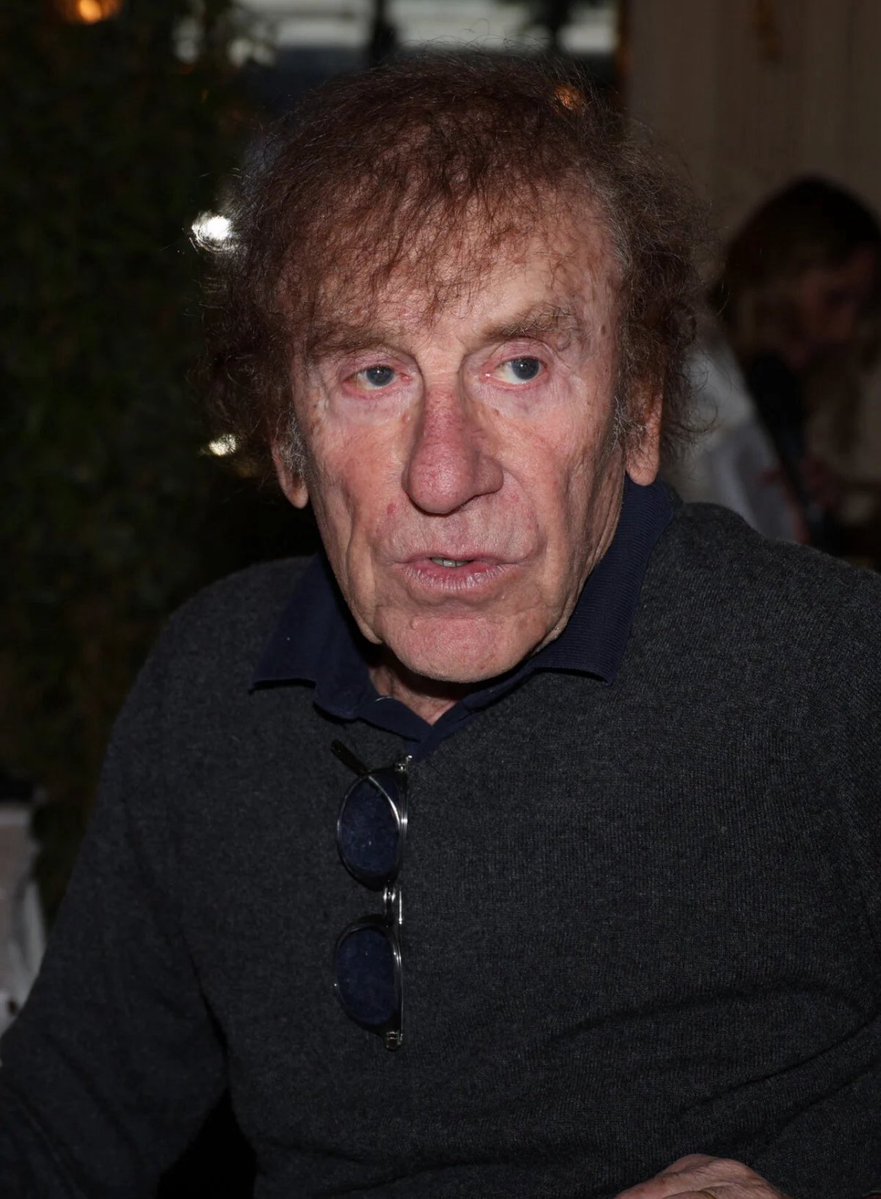 Bruno_Attal_'s tweet image. Je propose une nouvelle loi de gauche qui devrait faire plaisir à tous les artistes de gauche comme Alain Souchon ou Renaud.
Que tous les droits d’auteurs entrent dans le domaine public après 5 ans.
Les millions récoltés iront pour la police et les hôpitaux.
Qu’en pensez vous…