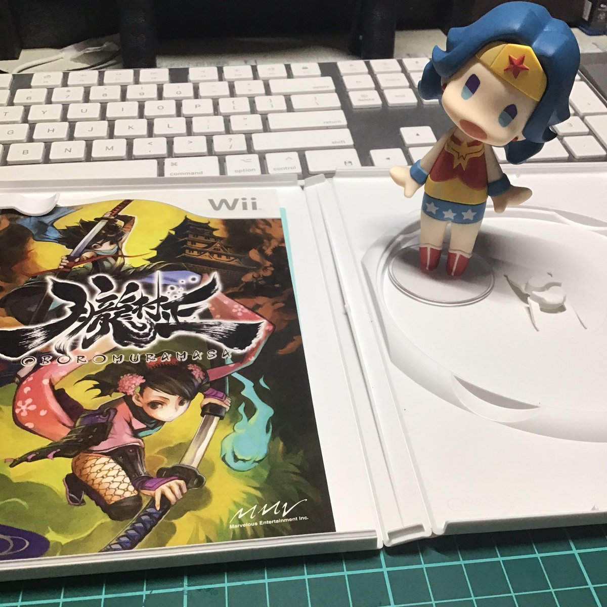 heidon's tweet image. Bonyeer and Doc 朧村正 あ、あれ?中身が無い!?どこやったっけ?それはそうとこのゲームは全国のお子様の未知の性癖の扉をパカパカ開いたんだろうなぁとか思いながら楽しみましたwあとヌンチャクコントローラーだとかなり疲れた記憶。