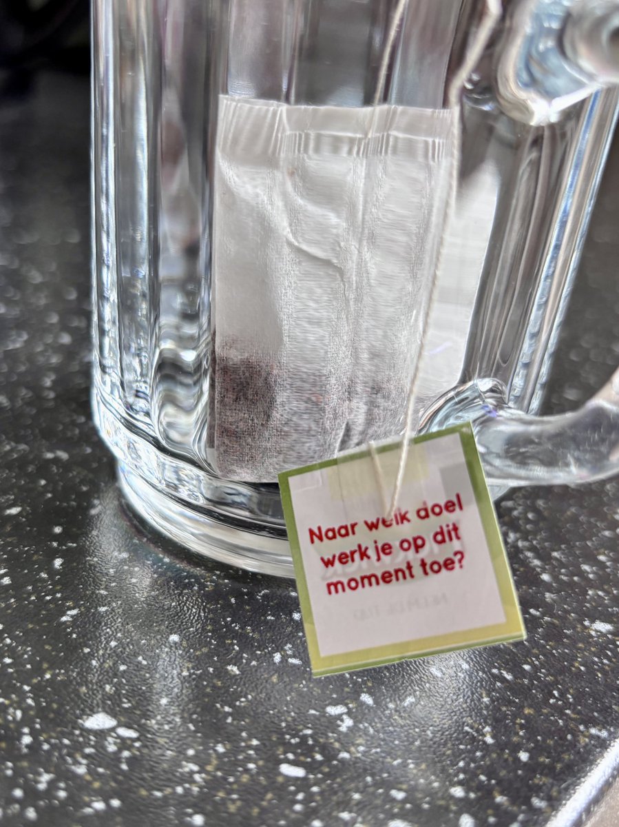 rpdeheer's tweet image. Ongestoord thee drinken zonder vragen.