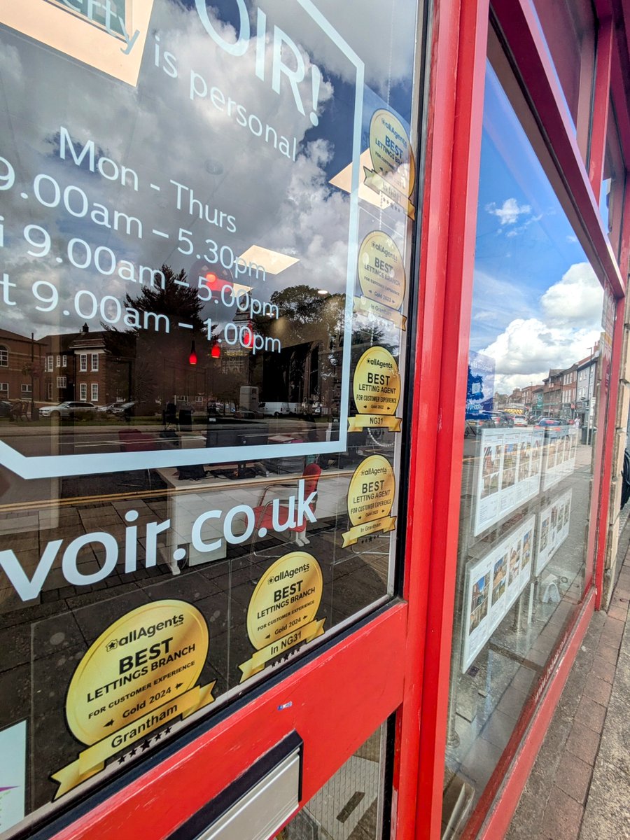 BelvoirGrantham's tweet image. Guess what's sparkling in our window?! ✨ We're incredibly proud to display our new @allagentsuk stickers that arrived today, celebrating us as the Best Lettings Branch in Grantham and in NG31 for Customer Experience!

#LettingExperts #Grantham #CustomerService #AwardWinner