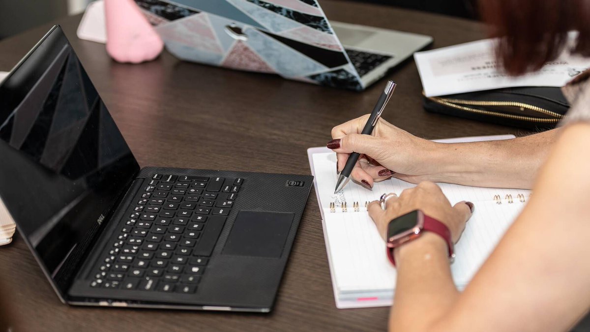 GrahamBakerGBP's tweet image. 📸 If your business visuals look outdated, customers may scroll on by
Professional photography helps you build trust, stand out, and tell your story — the right way
Here’s how I help businesses create visuals that work:
👉 buff.ly/Ya1XoKn
#BusinessPhotography #MHHSBD