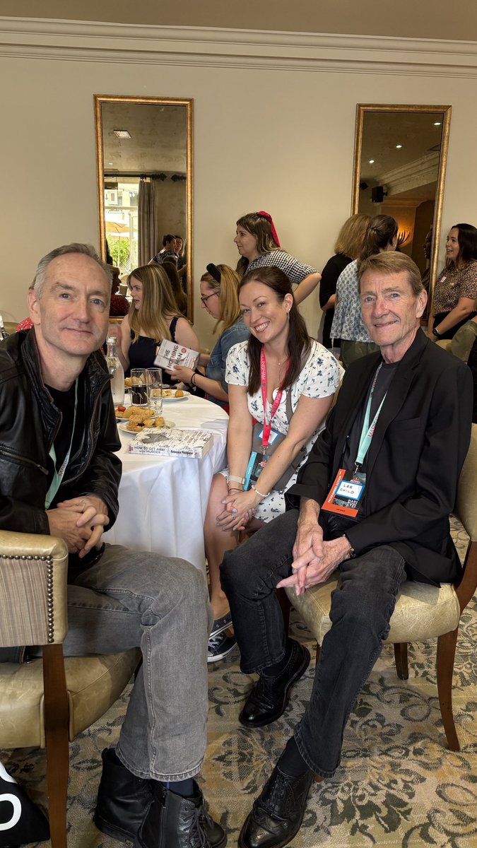 Paradi5eLibrary's tweet image. The @HarrogateFest comedown is real! 😅
Will share some videos later in the week, but here are a few photos to give you FOMO. 📷
Will we see you next year? 23-26 July 🩷
It’s a truly amazing experience. 🤩
#TheakstonsCrime #CrimeWriters @ed_pr #BookTwitter