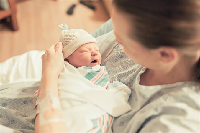 TrigerOsman's tweet image. 🤰 Cumhurbaşkanı Erdoğan: "Doğurganlık hızımız 1.5'in biraz altına düşmüş vaziyette. Bu hayra alamet değil.
Aile Bakanımıza bununla ilgili çalışmalarını yoğunlaştırma talimatı verdim."
🔸 Doğum neden bu kadar düştü , artması için neler yapılmalı ?
